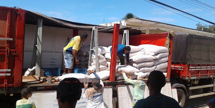 Mais de 34 toneladas de feijão serão distribuídos aos moradores de Lucena