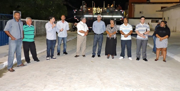 Prefeito Marcelo Monteiro inaugura calçamentos no centro da cidade