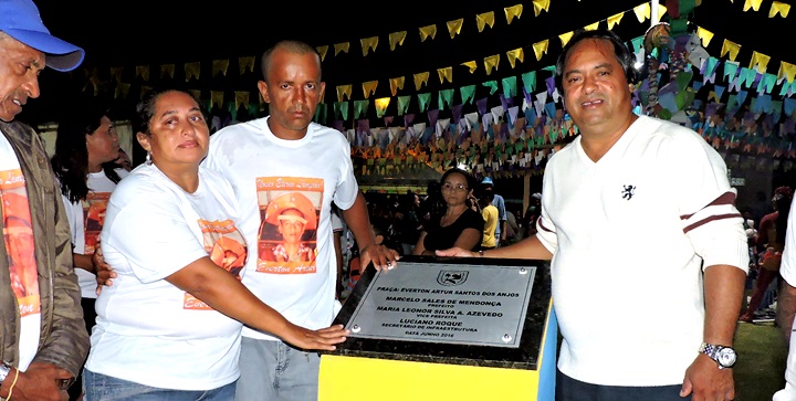 Prefeito Inaugura Praça em Costinha