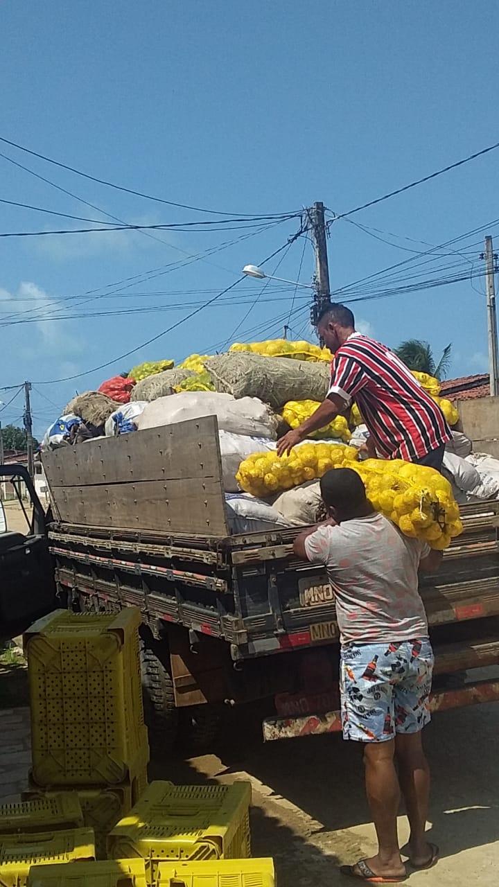 Ação do governo do Estado em parceria com a prefeitura entrega quatro toneladas de alimentos do PAA à população de Lucena