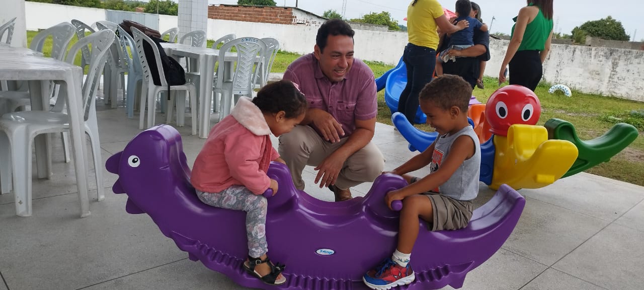 A Prefeitura de Lucena por meio da Secretaria de educação entregou brinquedos de playground para escolas de educação infantil do município.
