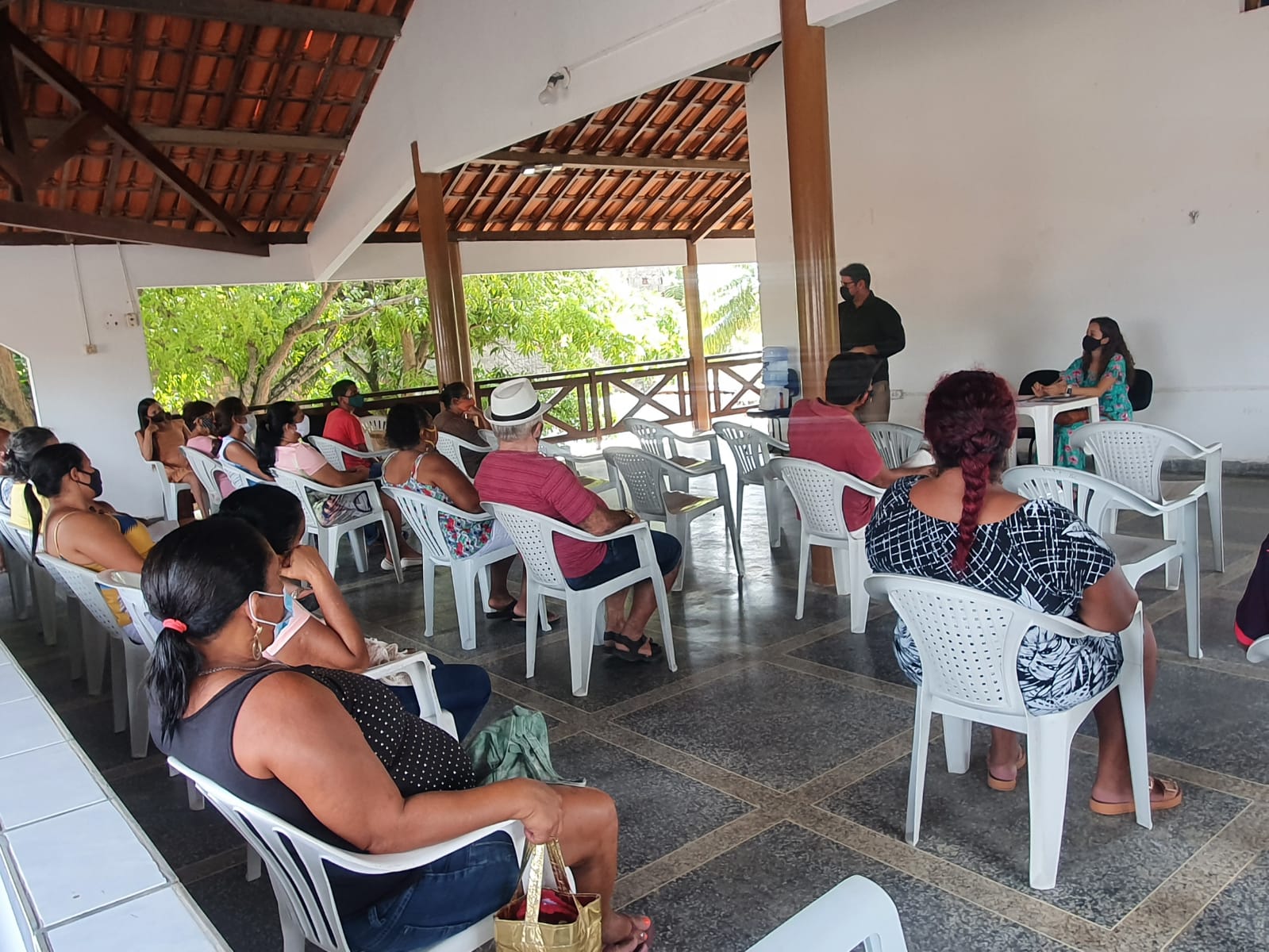 Reunião discute ações para melhorias no apoio dos artesãos.